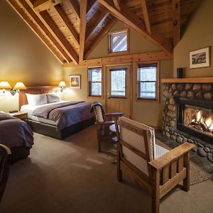 Premier Queen Room